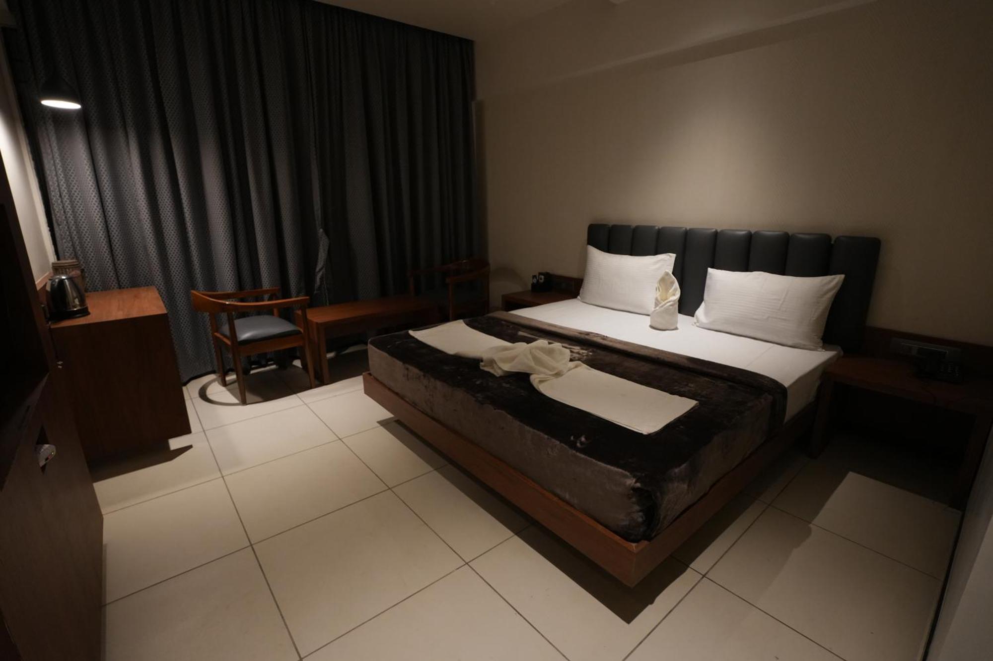 Hotel Swathi Hospet Ngoại thất bức ảnh