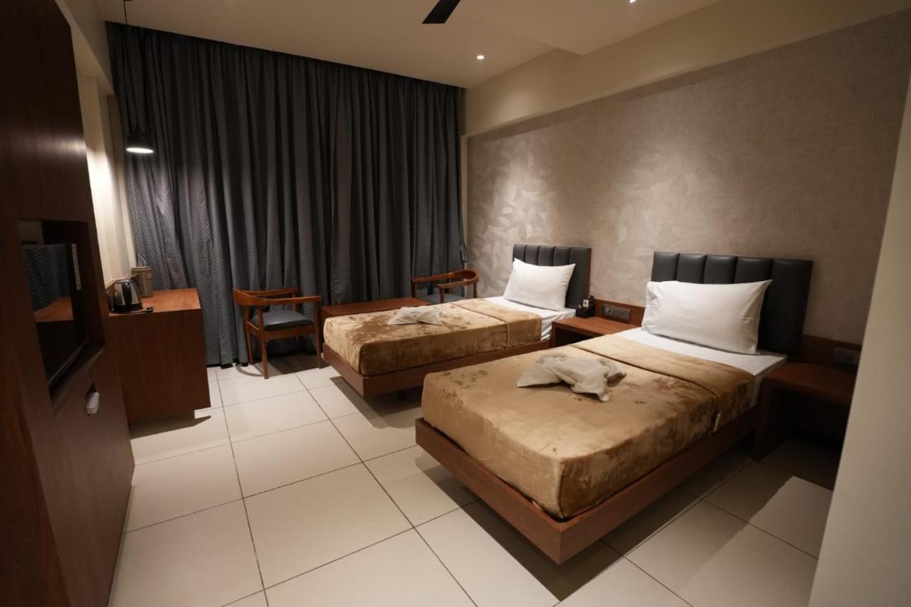 Hotel Swathi Hospet Ngoại thất bức ảnh