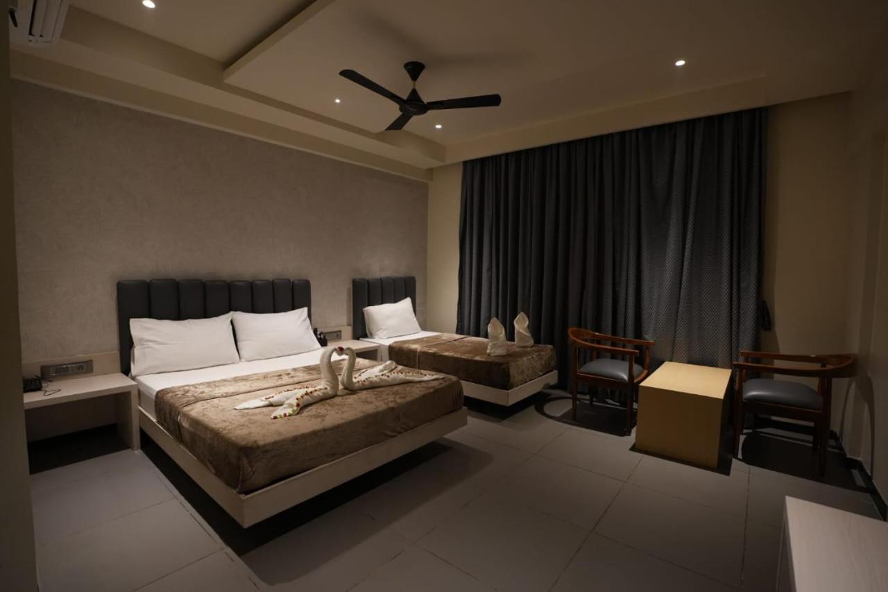 Hotel Swathi Hospet Ngoại thất bức ảnh