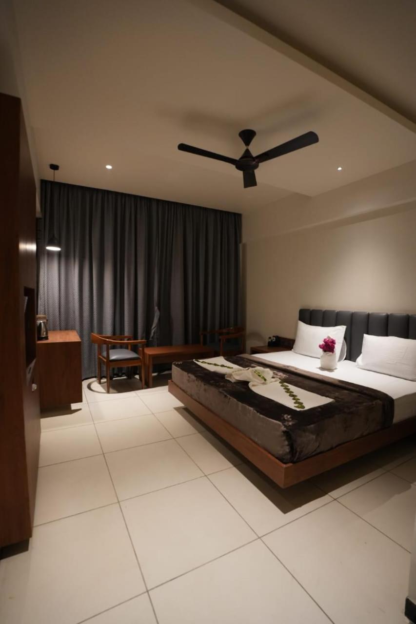 Hotel Swathi Hospet Ngoại thất bức ảnh