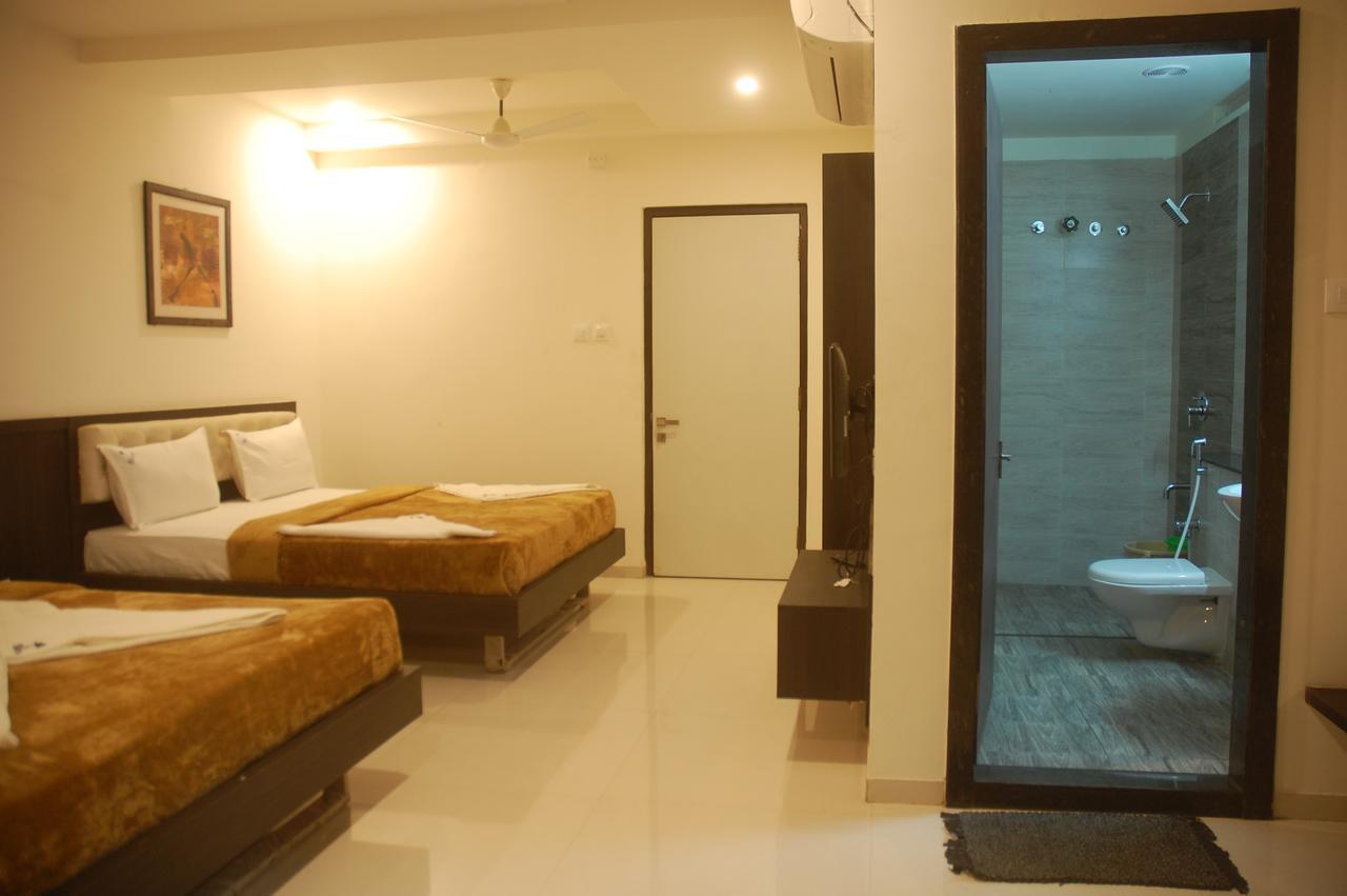 Hotel Swathi Hospet Ngoại thất bức ảnh