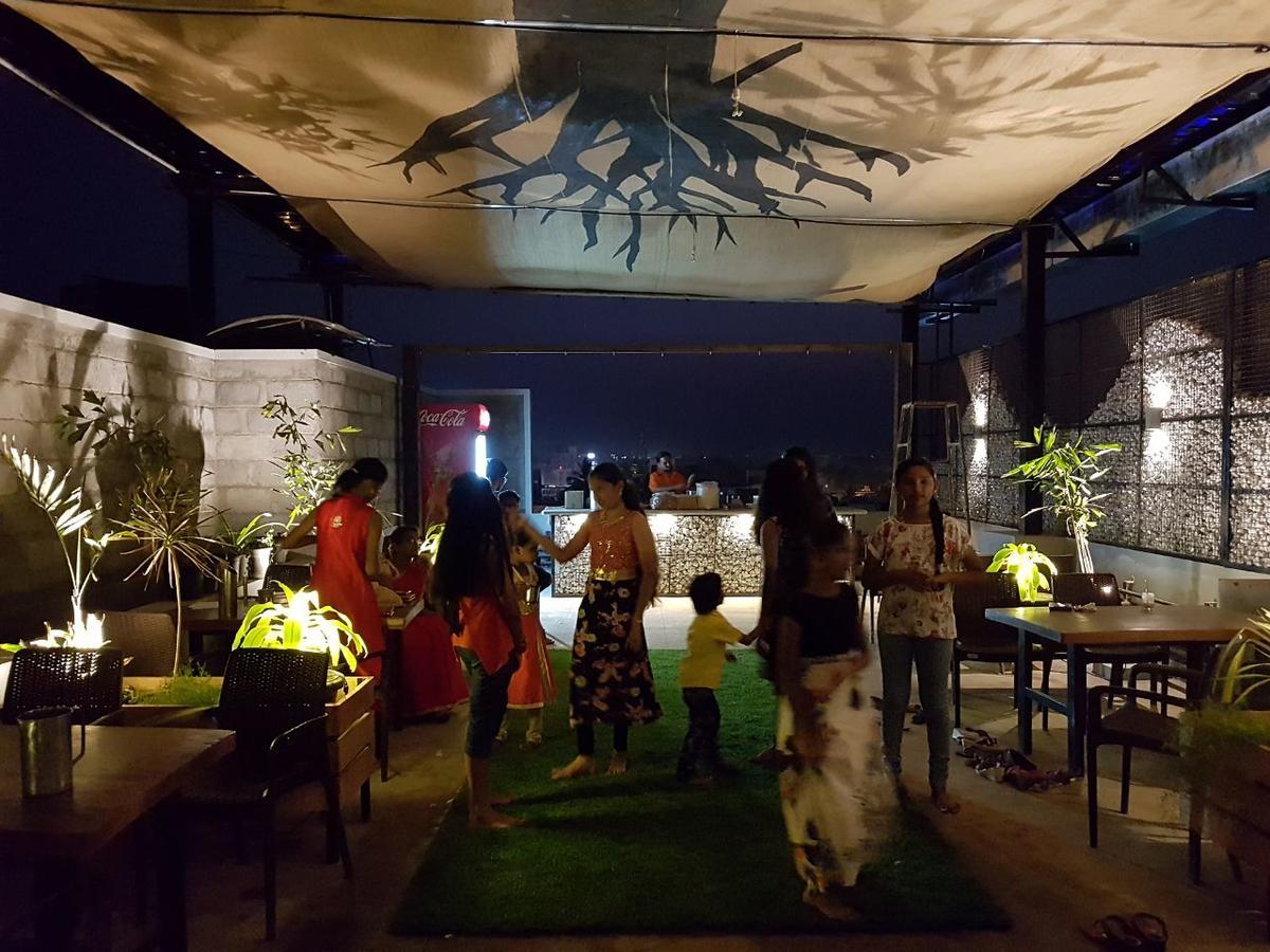 Hotel Swathi Hospet Ngoại thất bức ảnh